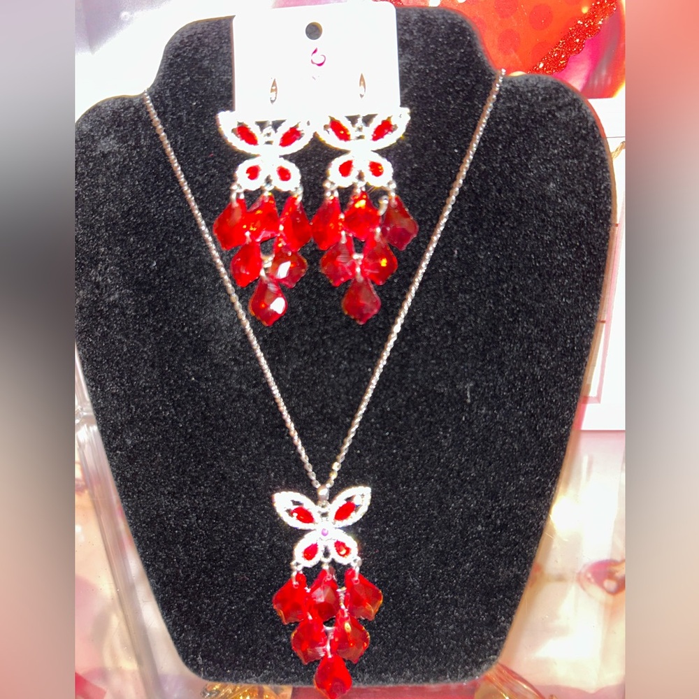 Butterfly Earring and Necklace Set, NWT.